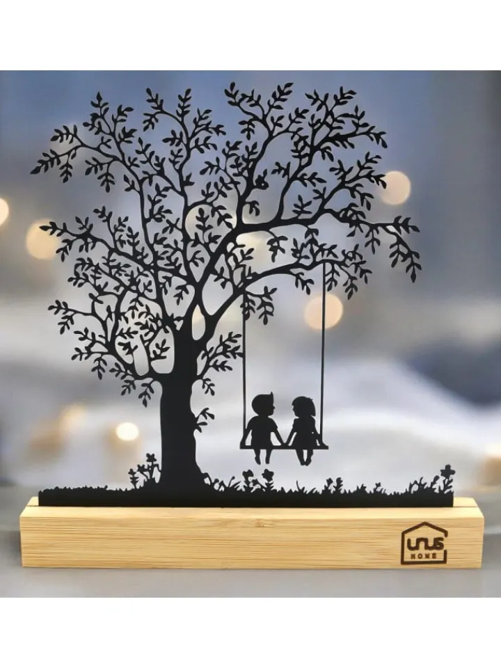 UNUS Dekofiguren & -Objekte<Aufsteller Baum mit Kindern auf einer Schaukel in Schwarz