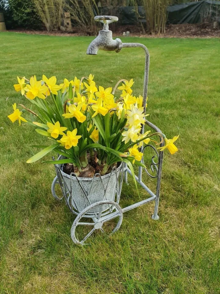 Ambiente Haus Gartendekoration<Blumenständer mit Wasserhahn in antikgrau