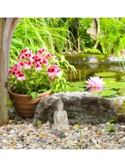 relaxdays Gartendekoration<Buddhafigur in Weiß - (B)10,5 x (H)17,5 x (T)7,5 cm