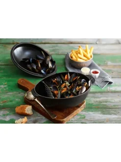 Zwilling Kochgeschirr<Cocotte ''Staub'' in Schwarz - 2 l