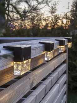 STAR Trading Außenbeleuchtung<4er-Set: LED-Solar-Wandleuchte "Bubbly Fence" in Schwarz - (B)6,5 x (H)8 cm