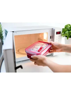 Emsa Aufbewahren & Servieren<2er-Set: Mikrowellendosen "Clip & Micro" in Rot - 1,2 l