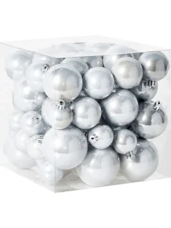 Beliani Künstliche Weihnachtsbäume<60er-Set Weihnachtsbaumkugeln TINNSJA in Silber