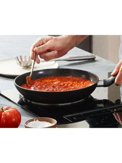 Fissler Kochgeschirr<Pfanne "Essential" in Schwarz - Ø 28 cm