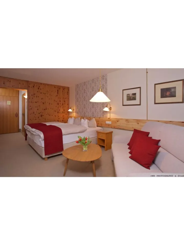 reiseschein.de Reisegutscheine<REISESCHEIN: 3 bis 4 Tage für zwei Personen im Yachthotel Chiemsee, Frühstück/HP
