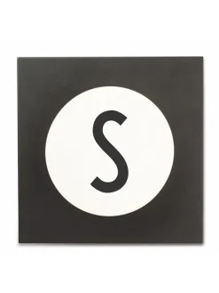 Design Letters Garderoben<Wandhaken "S" in Schwarz - (B)9 x (H)14 cm