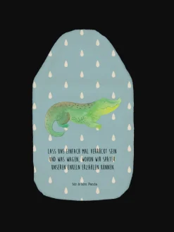 Mr. & Mrs. Panda Wärmflaschen & -Kissen<Wärmflasche Krokodil mit Spruch in Blau Pastell